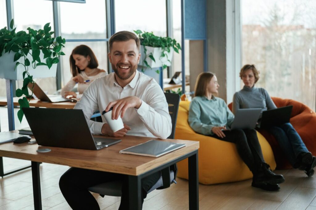 Rynek laptopów profesjonalnych jest niezwykle zróżnicowany, a wybór odpowiedniego modelu może być kluczowy dla efektywności pracy